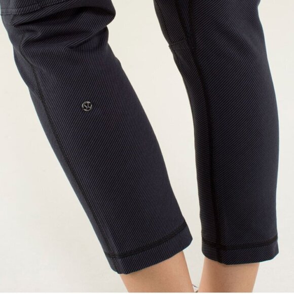 Lululemon Cropped Cargo Pants Purple 8 NWOT - Picture 8 of 15